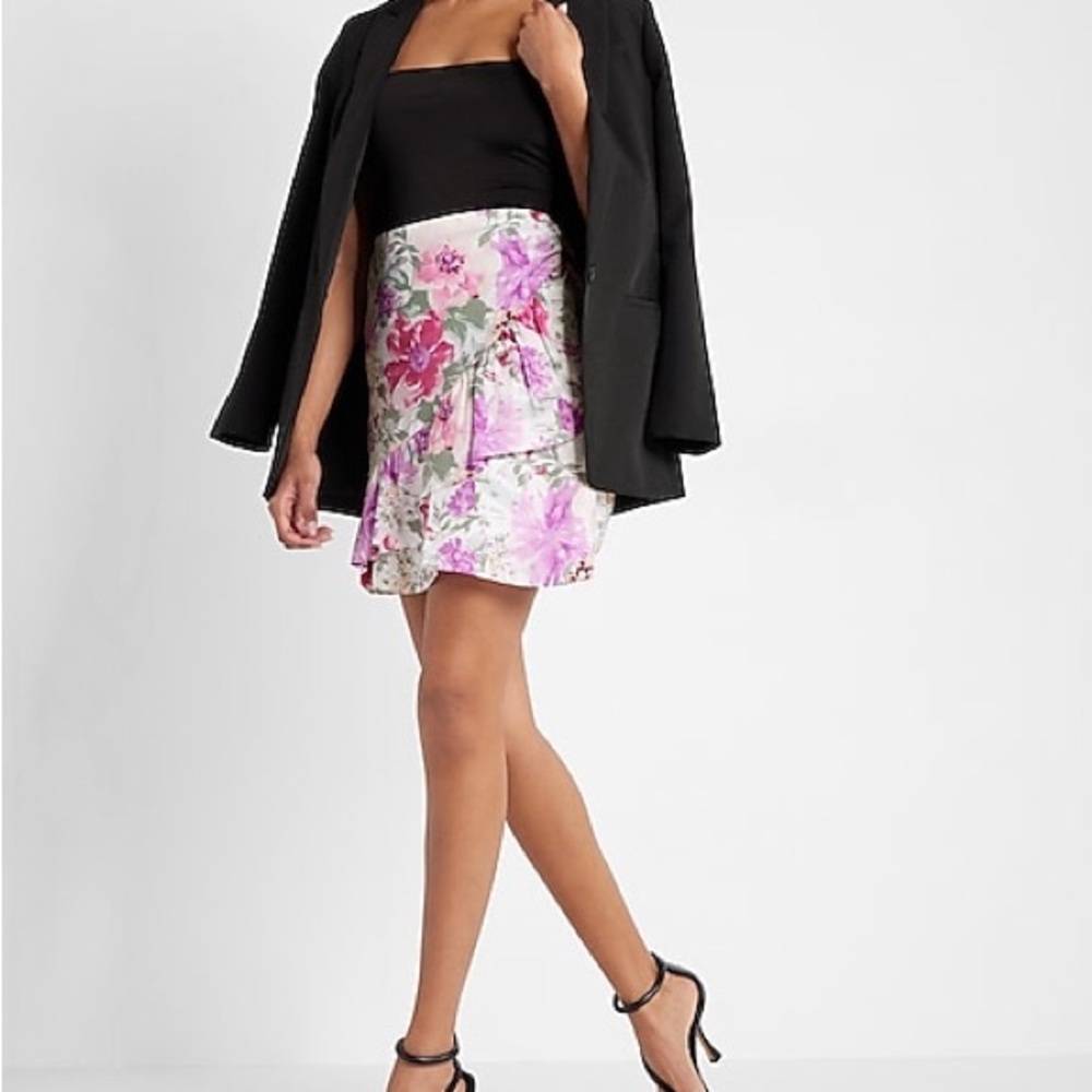 Express High Waisted Floral Asymmetrical Ruffle Mini Skirt Size 10